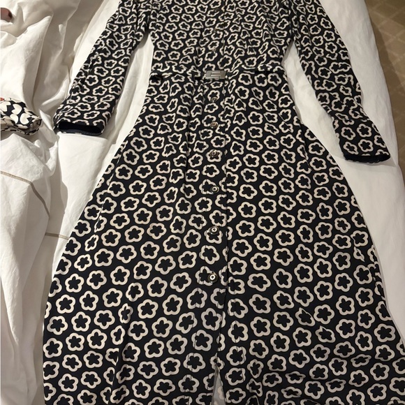 Tory Burch Stylish Black and White Patterned Buttoned Down Dress (original $698) - Picture 5 of 7